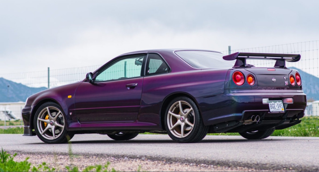 Pearl White vs Midnight Purple Car Paint: Which Is More Attractive and Why?